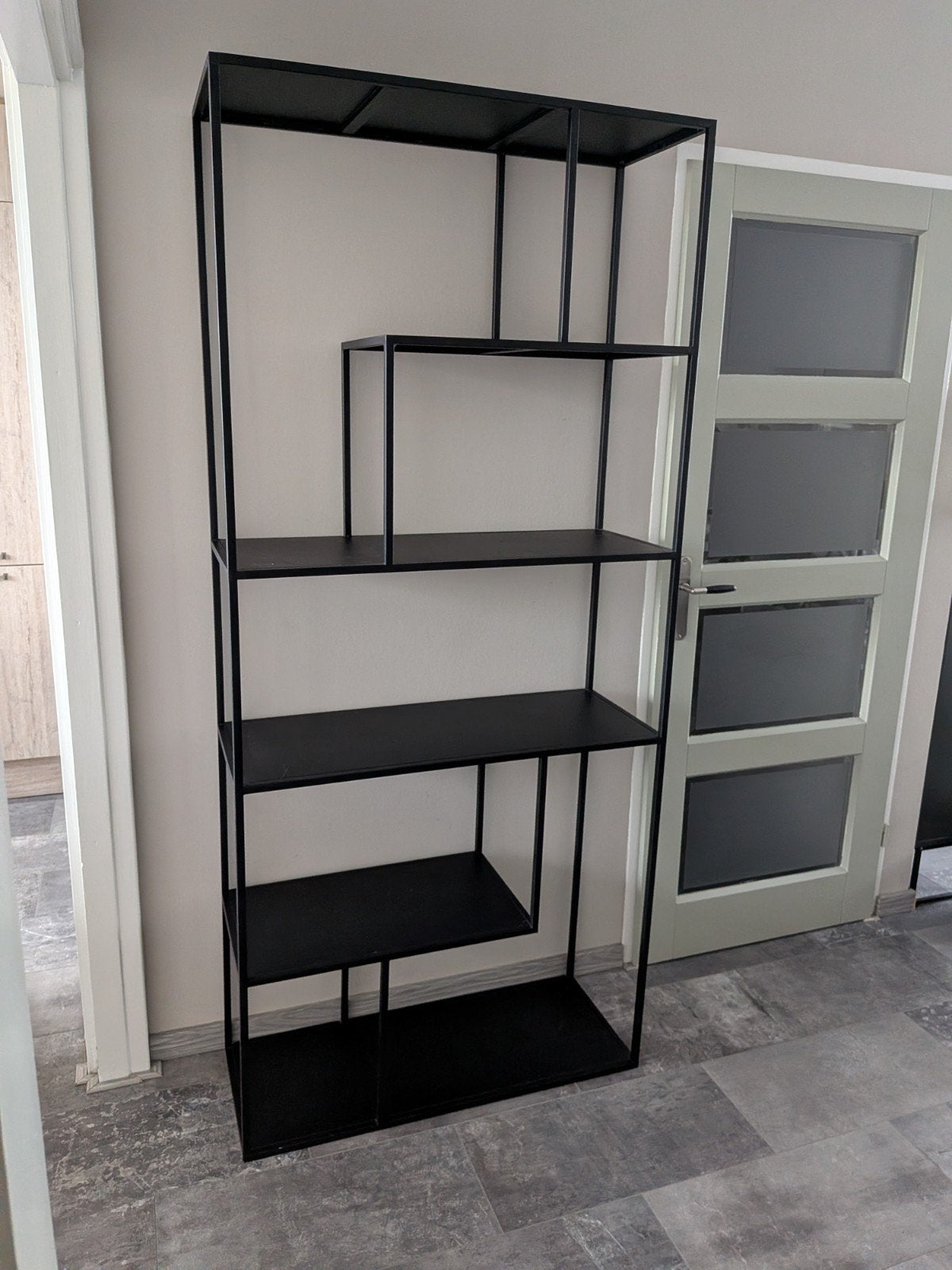 Karwei Fedde vakkenkast - Zwart metaal, Huis en Inrichting, Ophalen, Met plank(en), Modern, Industrieel, 50 tot 100 cm