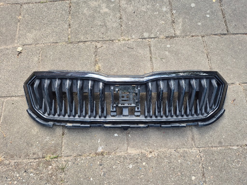 Skoda Scala grill 657853653B, Ophalen, Gebruikt, Voor, Skoda