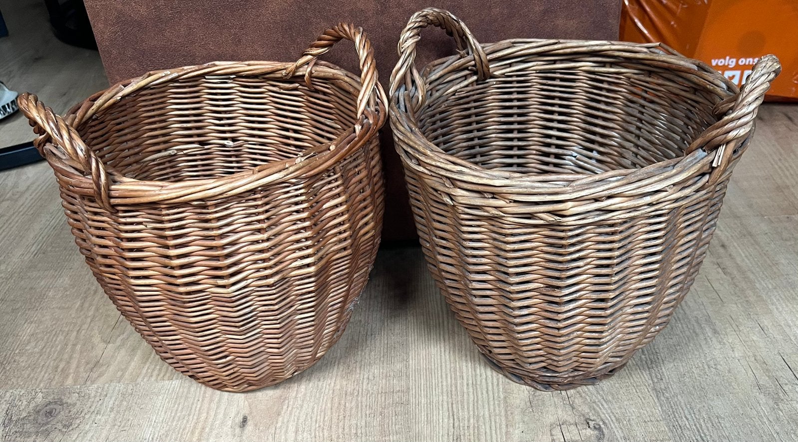 Nostalgie: 2x rieten mandjes met handvatjes, Ophalen of Verzenden, Zo goed als nieuw, Rond, Riet