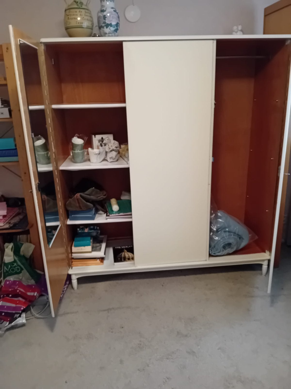 Driedeurskast, Huis en Inrichting, Kasten | Kledingkasten, Ophalen, Met deur(en), Gebruikt, 100 tot 150 cm