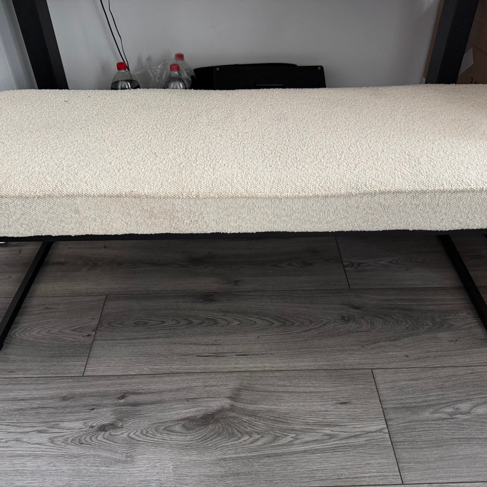 bouclé bankje met metalen onderstel, Ophalen, 150 tot 200 cm, 75 tot 100 cm, Rechte bank
