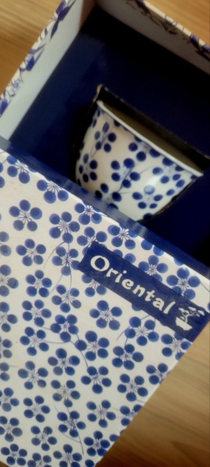 Oriental kop en schotel, blauw bloemenpatroon, Ophalen of Verzenden, Nieuw, Porselein, Vintage