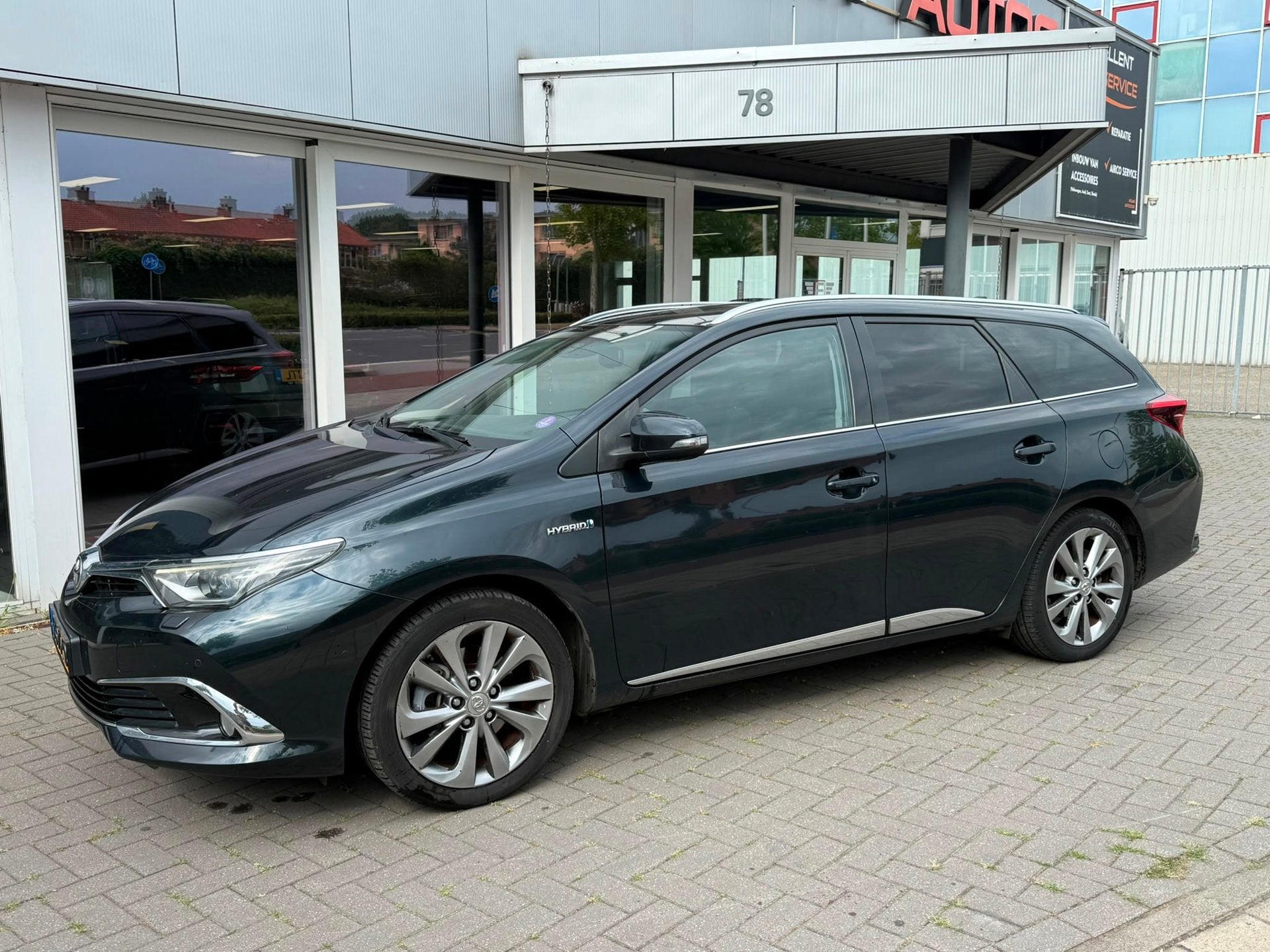 Toyota Auris Touring Sports 1.8 Hybrid Executive, Auto's, Toyota, Gebruikt, Automatische klimaatregeling, 25 km/l, Te koop
