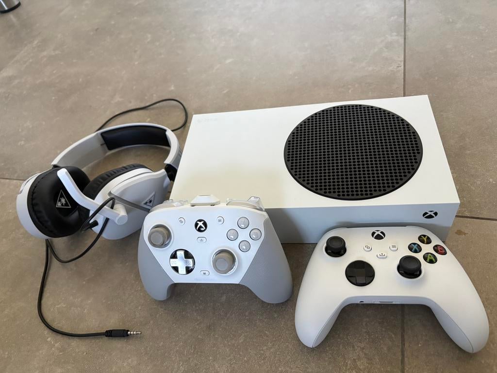 Xbox series s met controller, pro controller en headset, Ophalen, Zo goed als nieuw, Xbox Series S