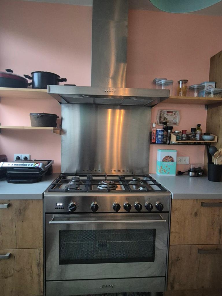 Smeg gasfornuis 5-pits met oven, afzuigkap en achterbord, Witgoed en Apparatuur, Fornuizen, Gebruikt, 60 cm of meer, Ophalen of Verzenden