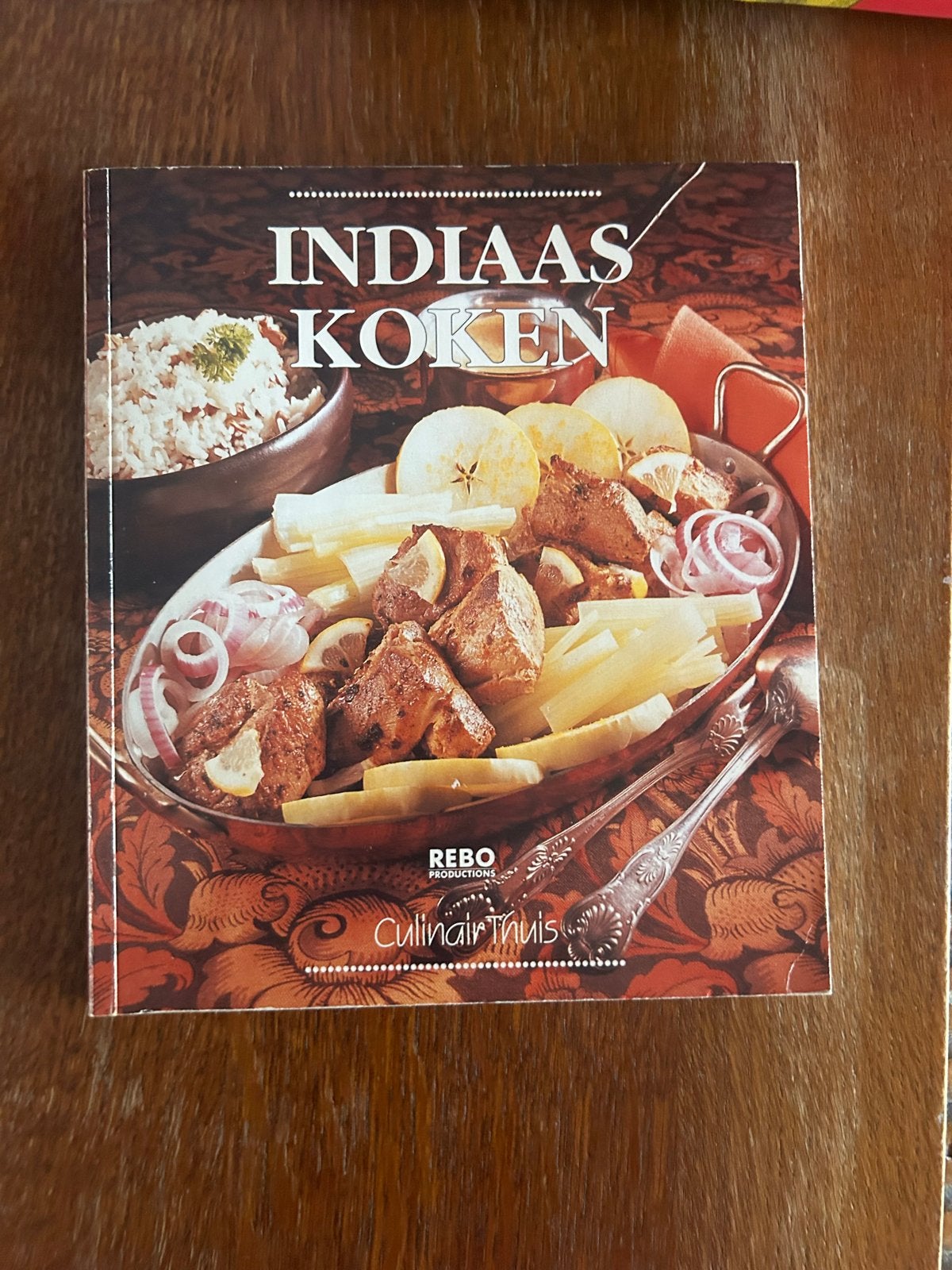 Indiaas Koken - Culinair Thuis Receptenboek Rebo productions, Ophalen of Verzenden, Zo goed als nieuw, Azië en Oosters, Voorgerechten en Soepen