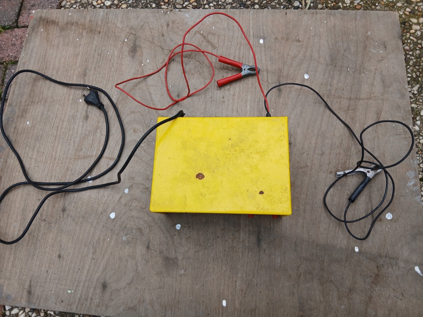 Sterke Ferm Acculader (12V - 6 Ampère) – Werkt!, Gebruikt