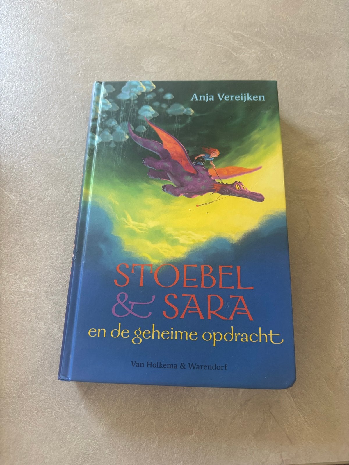 Stoebel en Sara - Kinderboek - Uitstekende conditie, Ophalen of Verzenden, Zo goed als nieuw, Fictie algemeen