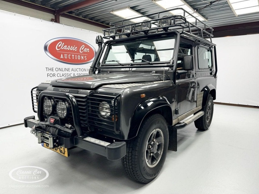 Land rover DEFENDER Tomb Raider  - ONLINE AUCTION, Auto's, Land Rover, Gebruikt, 1770 kg, 2495 cc, Vierwielaandrijving