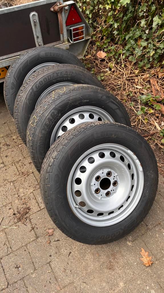 GoodYear 205/65R16C 5x112 (o.a.Vito), Ophalen, Zo goed als nieuw