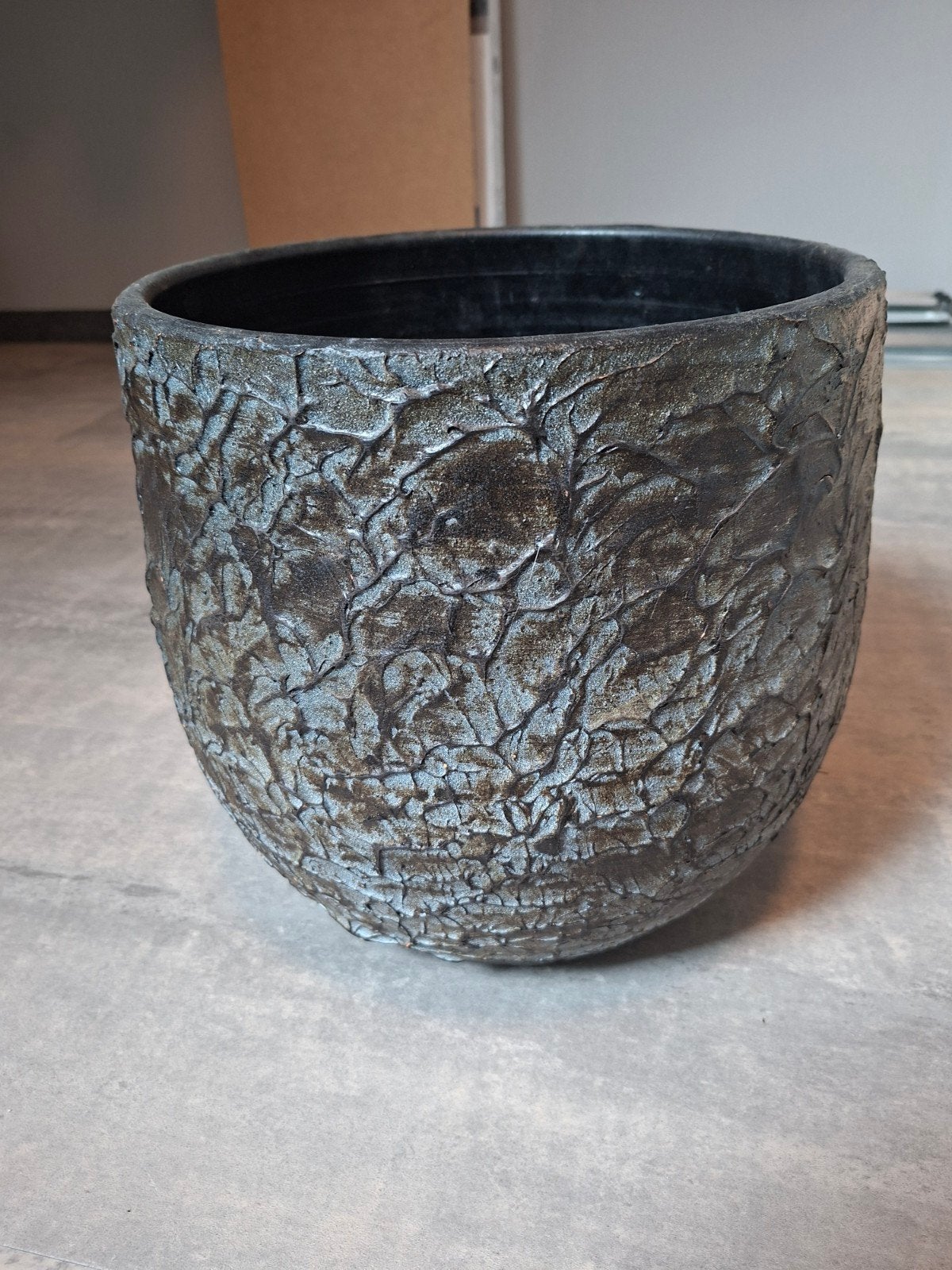 Stenen/keramieken bloempot met unieke textuur, Tuin en Terras, Gebruikt, Rond, Minder dan 40 cm, Binnen