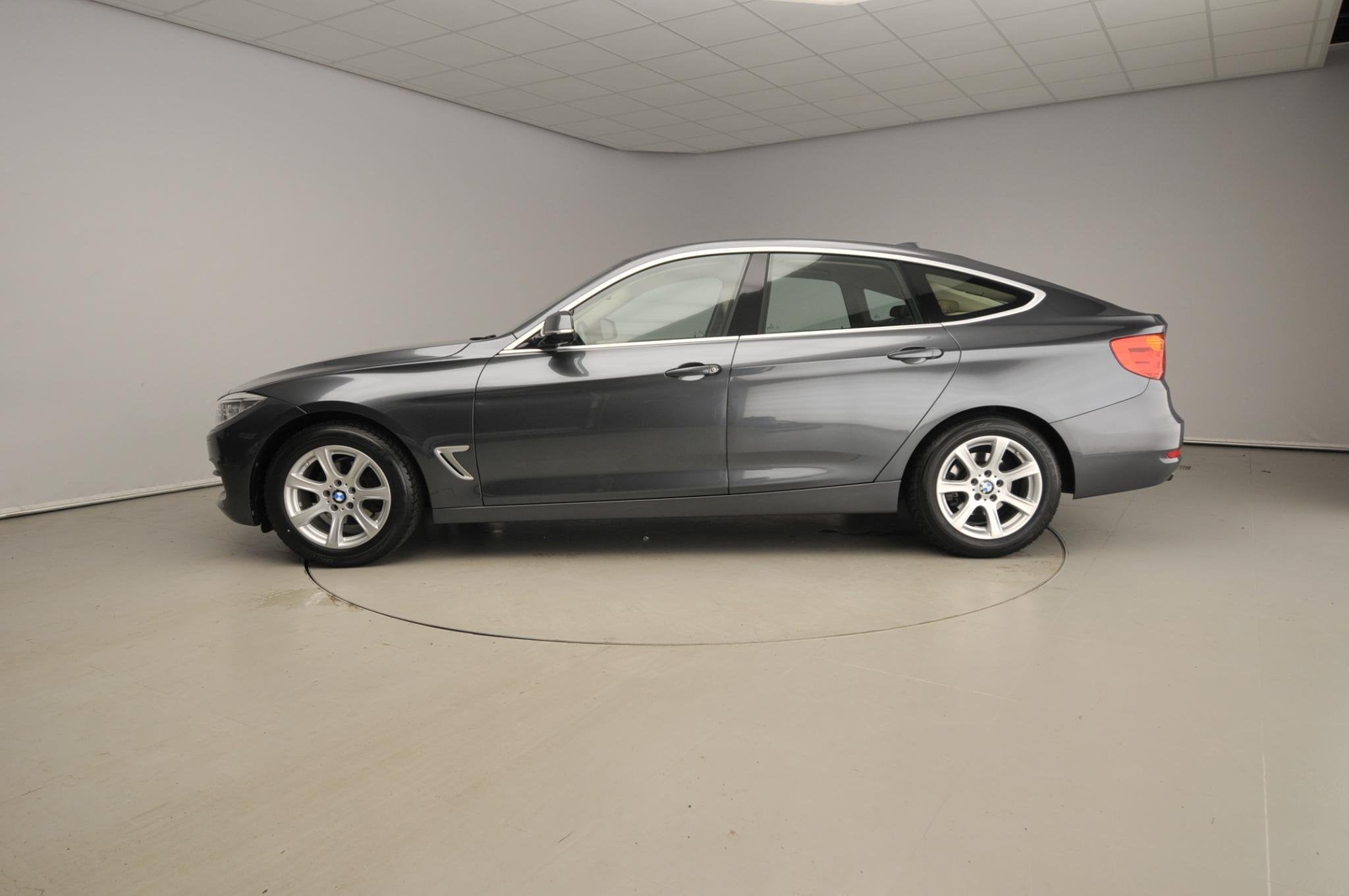 BMW 3 Serie Gran Turismo 320i Automaat / Active Cruise / Tre, Auto's, BMW, Automaat, Achterwielaandrijving, Gebruikt, 1535 kg