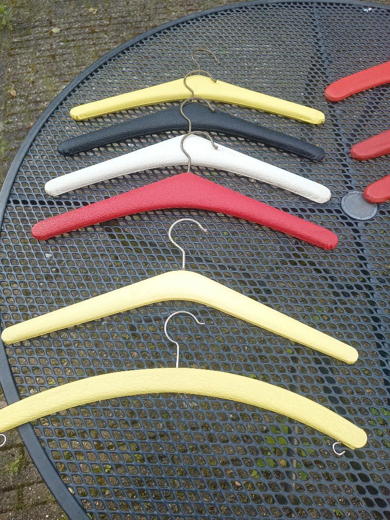 12 Retro kleerhangers jaren '50-'60, Verzamelen, Retro, Ophalen of Verzenden, Huis en Inrichting