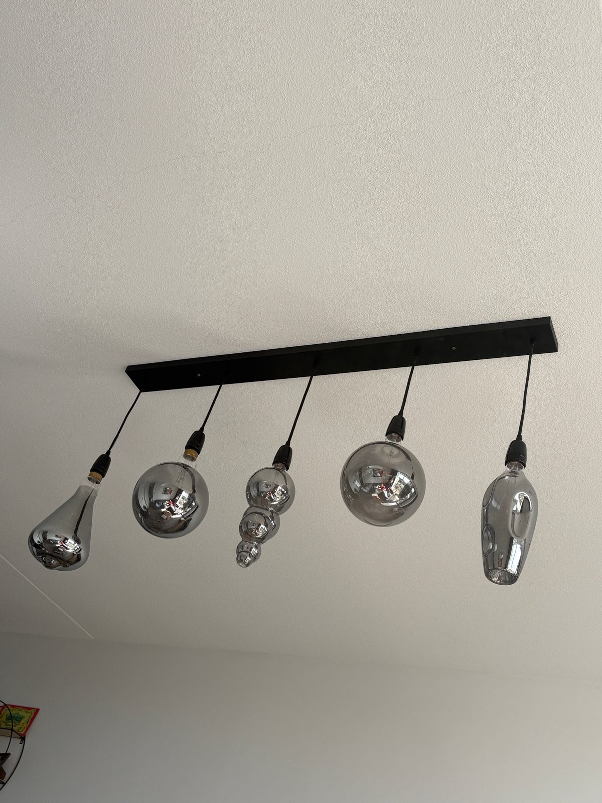 Moderne hanglamp met 5 smoke glazen bollen, Ophalen, Zo goed als nieuw, Glas, E27 (groot)