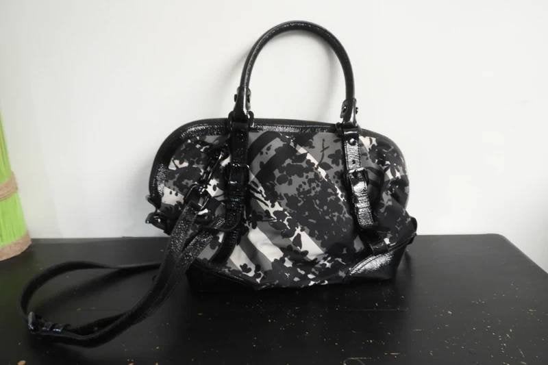 Burberry crossbody tas ruit bloemen lak leer deel Authentiek, Overige merken, Verzenden, Zwart, Zo goed als nieuw