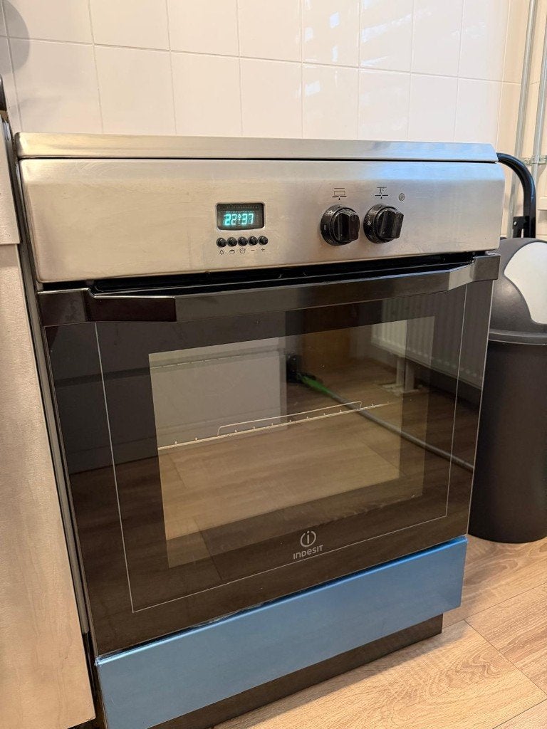 Indesit Vrijstaand Inductie fornuis + oven RVS 60 cm, Ophalen, Gebruikt, Warmhoudplaat, 60 cm of meer