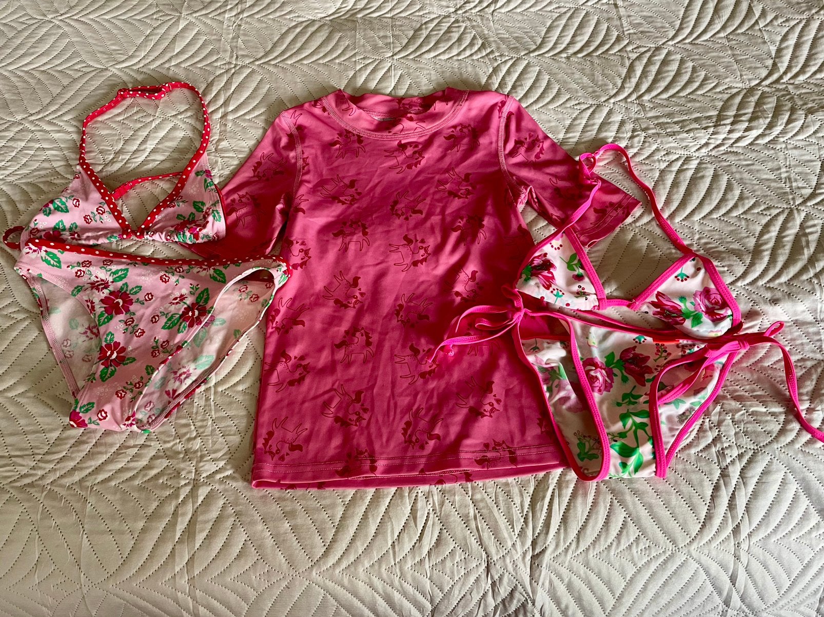 Bikini’s & uv shirt, maat 122, Maat 116, Bikiniset, Ophalen of Verzenden, Zo goed als nieuw