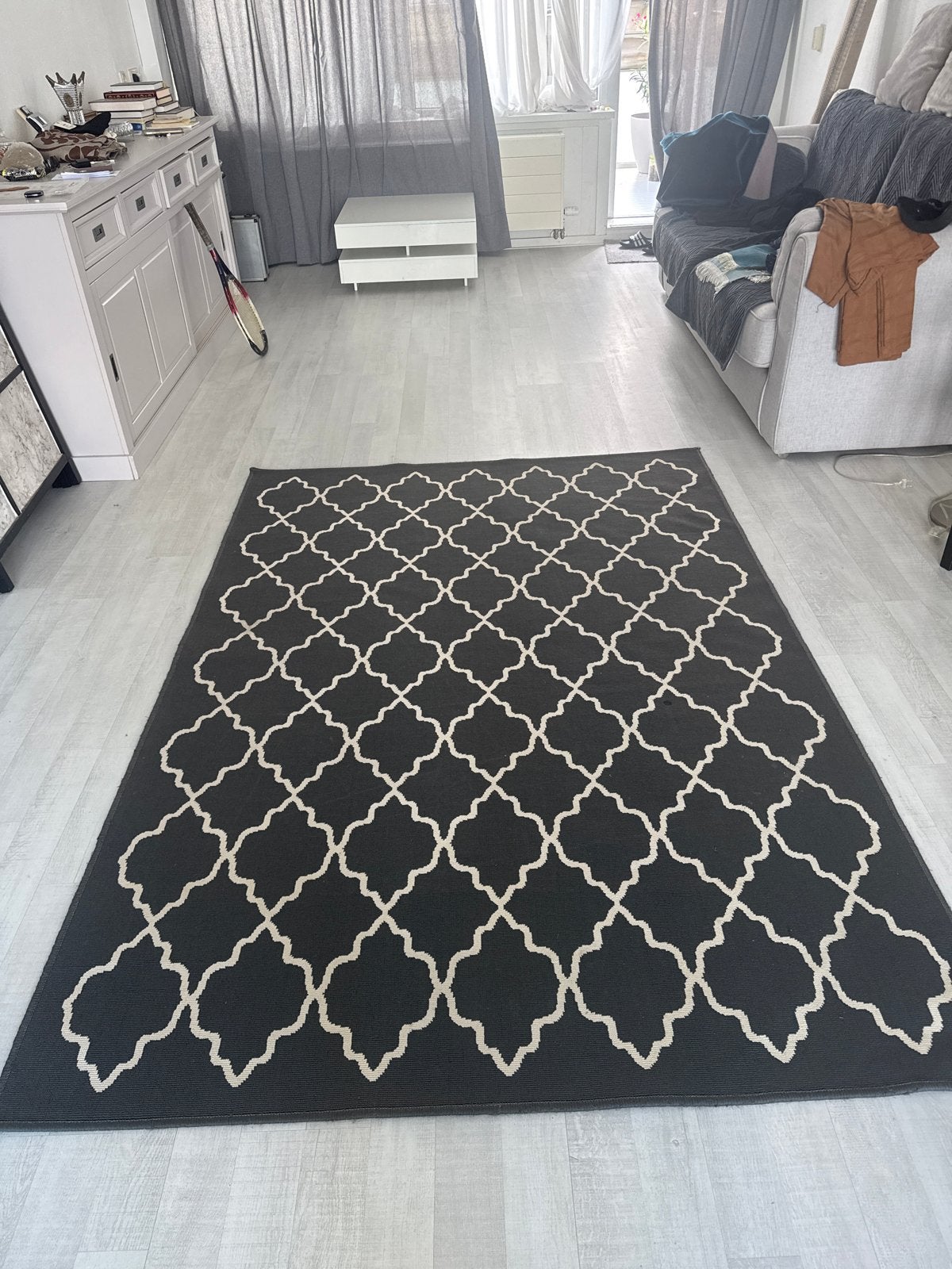 Modern zwart-wit vloerkleed met patroon, Ophalen, Gebruikt, Zwart, 150 tot 200 cm