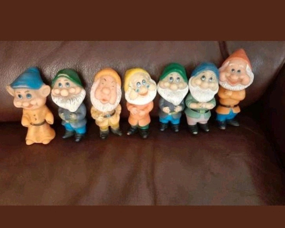 Deze figuren zijn de Zeven Dwergen uit het sprookje Disney, Verzamelen, Disney, Ophalen of Verzenden, Overige figuren, Beeldje of Figuurtje