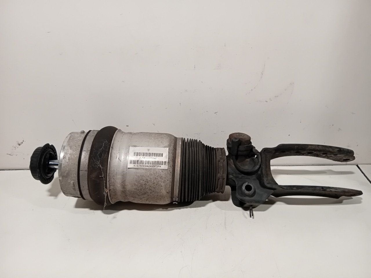 Veerpoot rechts voor Porsche Cayenne, Onderdelen@venauto.nl, Van der Ven Autorecycling B.V., Gebruikt, Ettenseweg 76, 4706 PB Roosendaal, The Netherlands