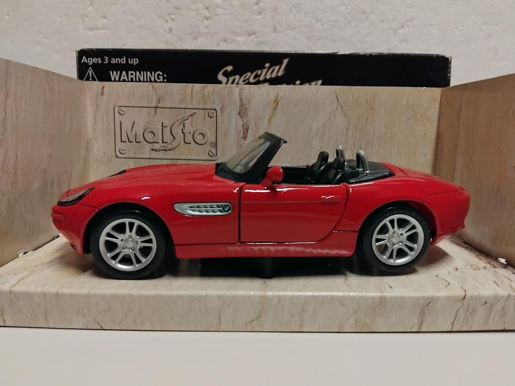 Maisto 1:24 BMW Z8 Roadster rood cabriolet, Ophalen of Verzenden, Zo goed als nieuw, Auto, Maisto