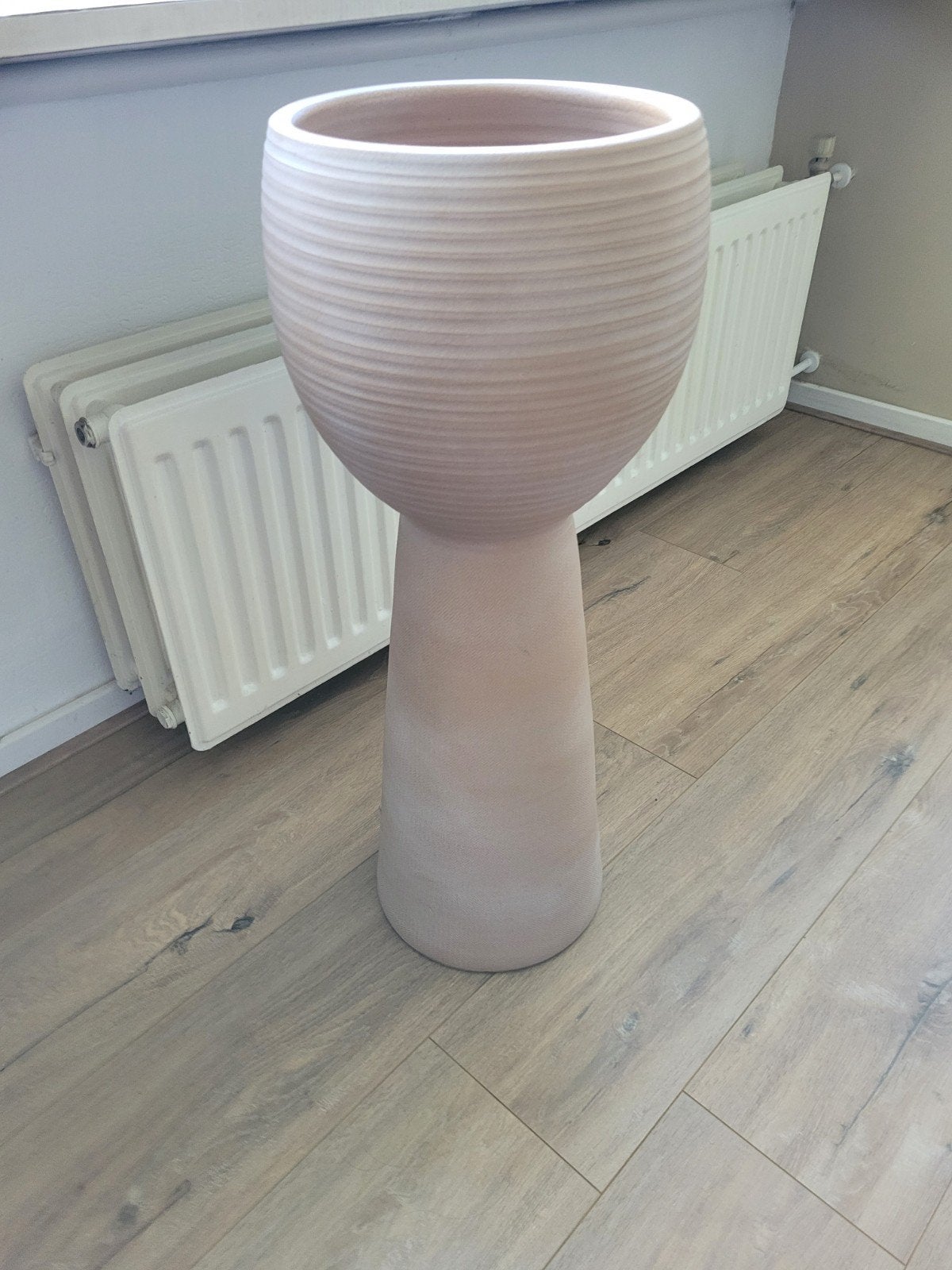 Mooie grote beige Mica Marlou bloempot 70 cm hoog., Tuin en Terras, Bloempotten, Ophalen, 40 cm of meer, Rond, Binnen