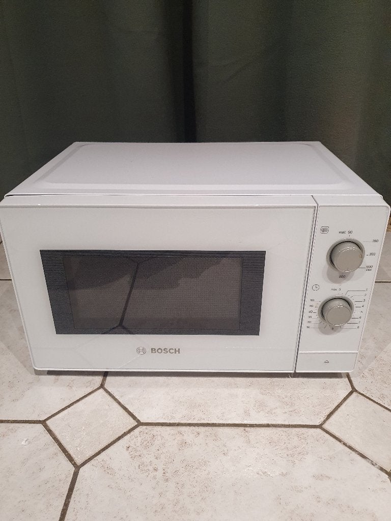 Bosch microgolfoven magnetron 800w FFL020MWO, Witgoed en Apparatuur, Ophalen, Minder dan 45 cm, Draaiplateau, Vrijstaand