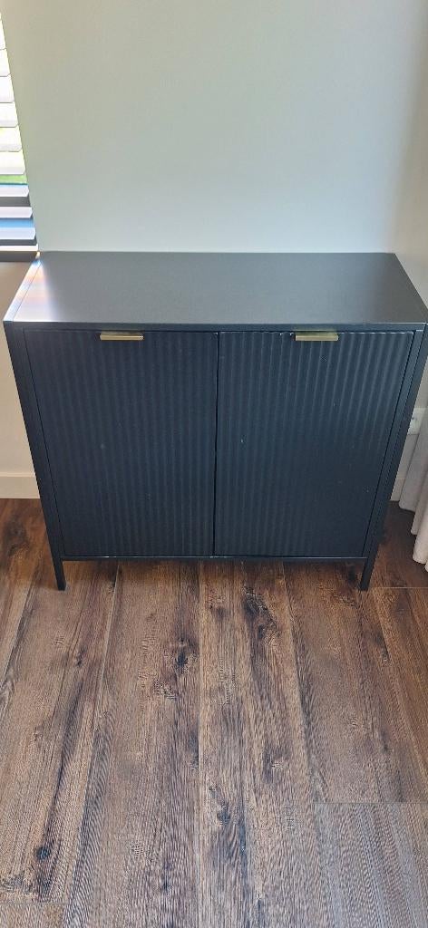 Zwarte kast ribbel design gouden kastgreep (2x beschikbaar), Huis en Inrichting, Ophalen, Met deur(en), Overige materialen, Zo goed als nieuw