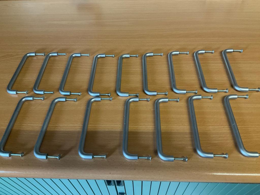 Te koop 16 Handgrepen (nikkel), Ophalen of Verzenden, Zo goed als nieuw