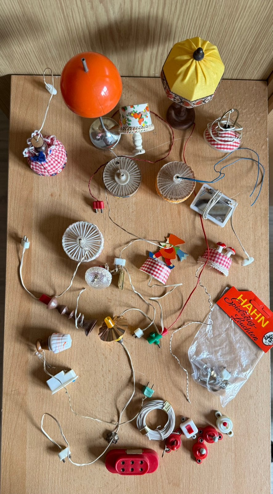 Diverse ouderwetse antieke verlichting lampen poppenhuis, Verzamelen, Ophalen of Verzenden, Gebruikt, Poppenhuis