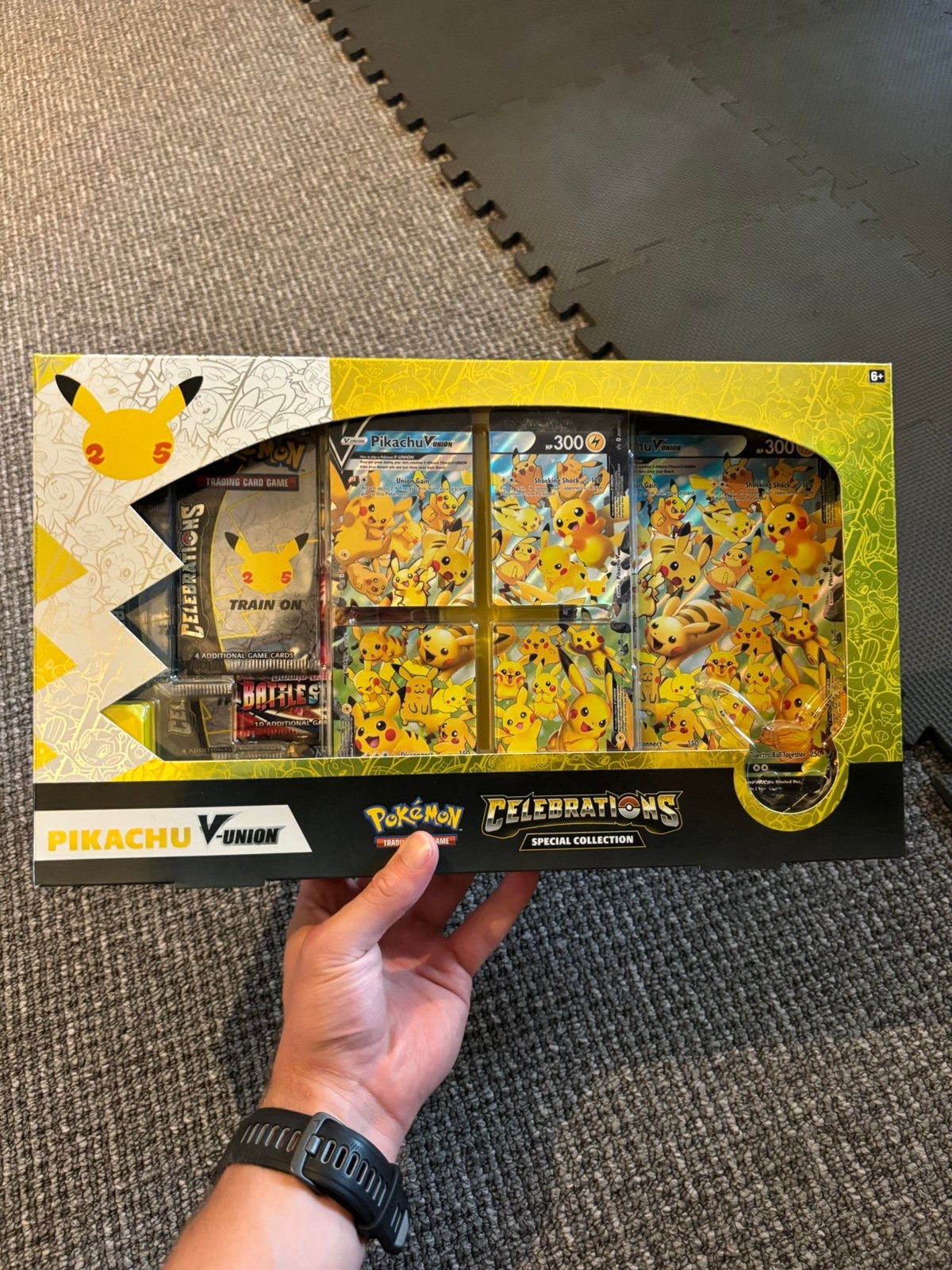 Pikachu V union box, Ophalen of Verzenden, Zo goed als nieuw, Boosterbox