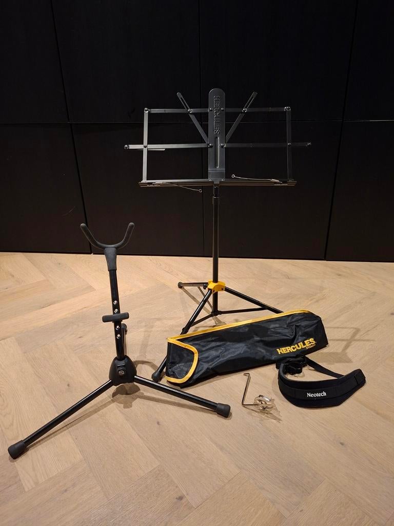 Saxofoonstandaard met accessoires, Muziek en Instrumenten, Ophalen, Zo goed als nieuw, Instrumentstandaard, Saxofoon