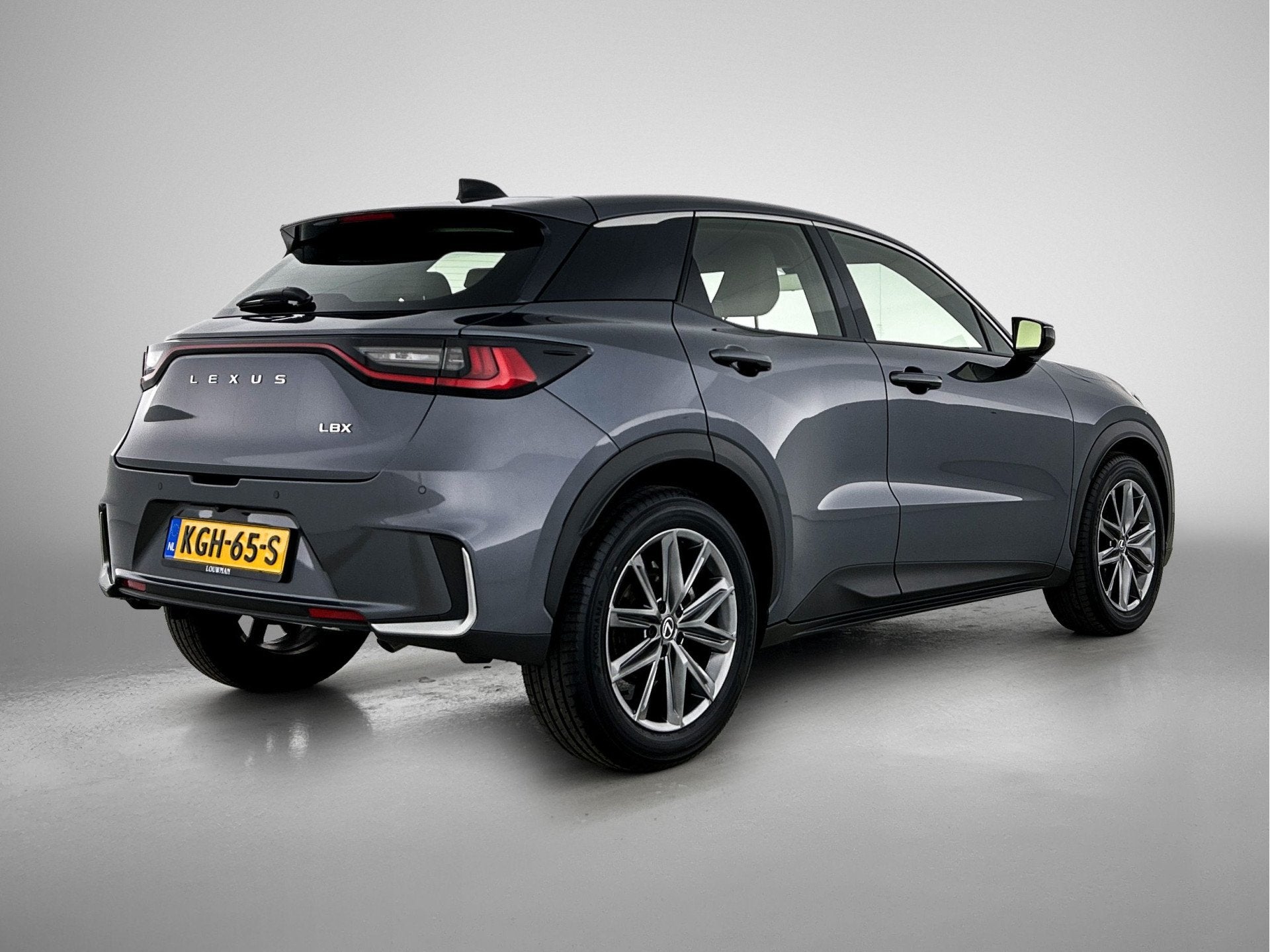 Lexus LBX Elegant 2WD | 18" LM Velgen | Stoelverwarming | Le, Auto's, 12 maanden, 136 pk, Gebruikt, 750 kg