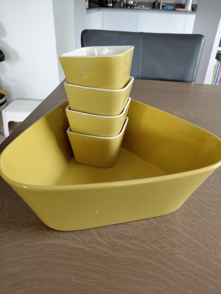 GROTE SCHAAL EN 4 KLEINE SCHAALTJES - NIEUW - OIL & VINEGAR, Porselein of Keramiek, Schaal, Nieuw, Ophalen of Verzenden