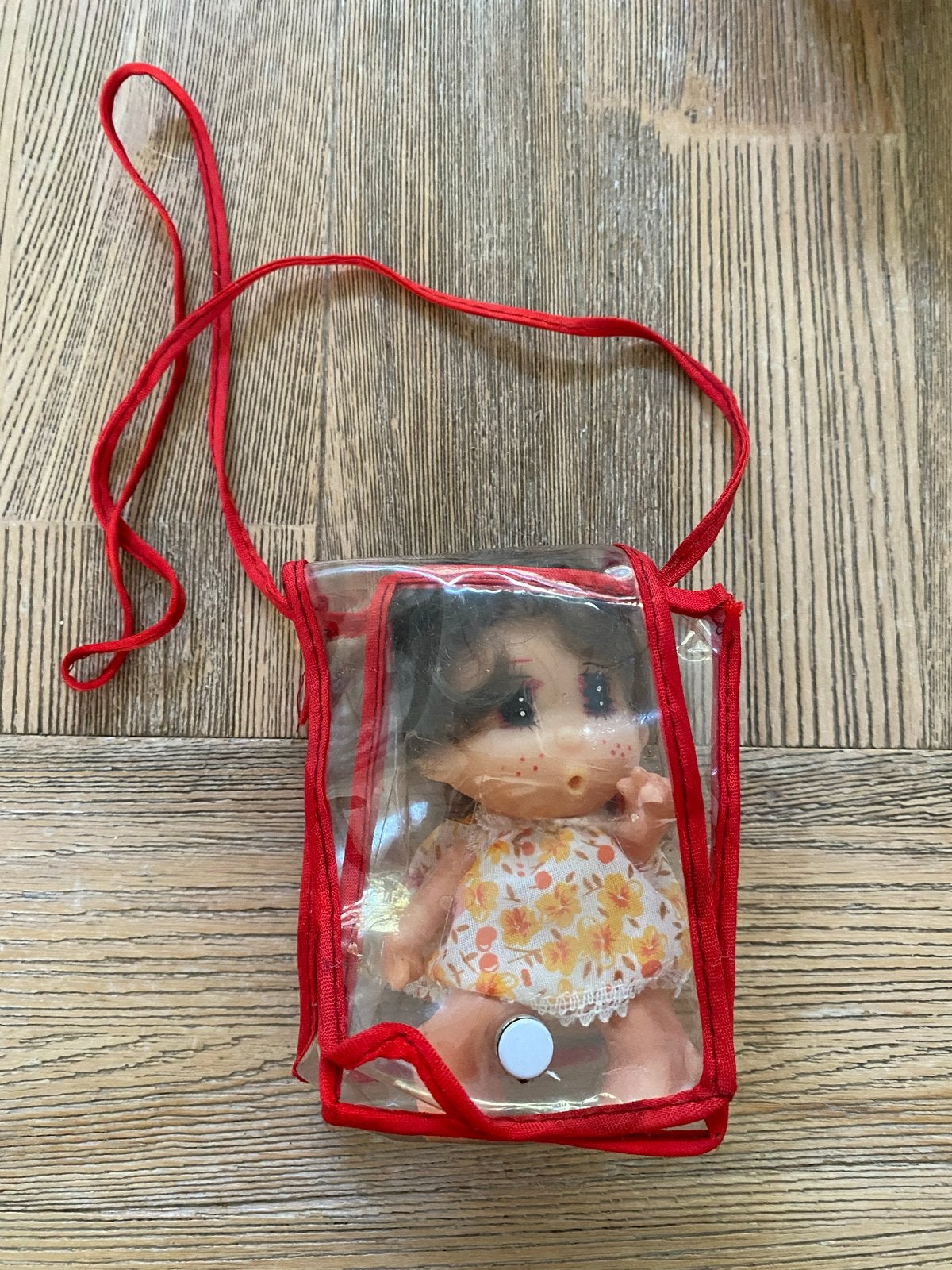 Vintage Babypopje in Tasje - Jaren '70 Speelgoed, Ophalen of Verzenden, Gebruikt, Babypop