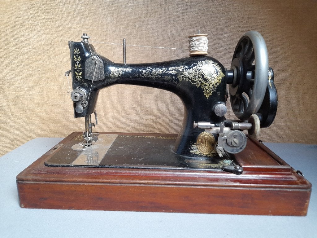 Oude SINGER met slinger, Hobby en Vrije tijd, Naaimachines en Toebehoren, Ophalen, Gebruikt, Naaimachine, Singer