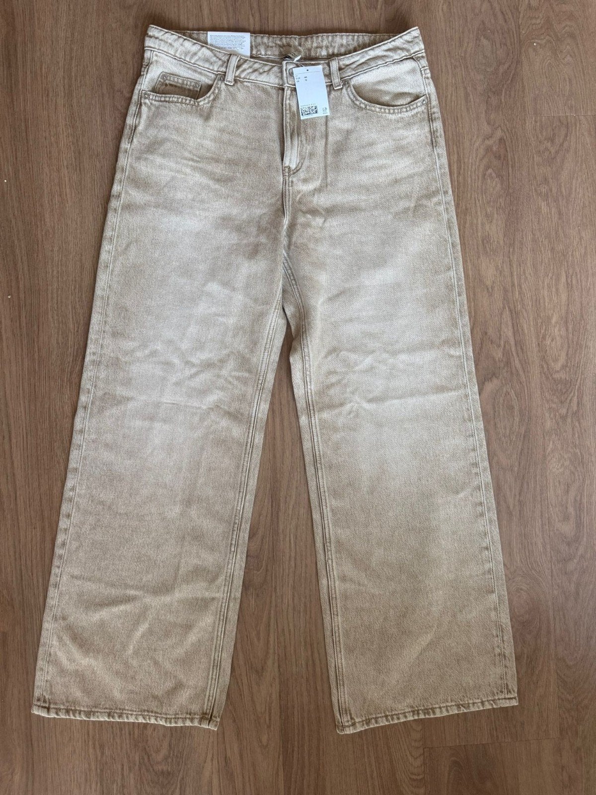 Jeans in beige van H&M baggy regulair waist maat 40, H&M, Overige kleuren, Nieuw, Ophalen of Verzenden