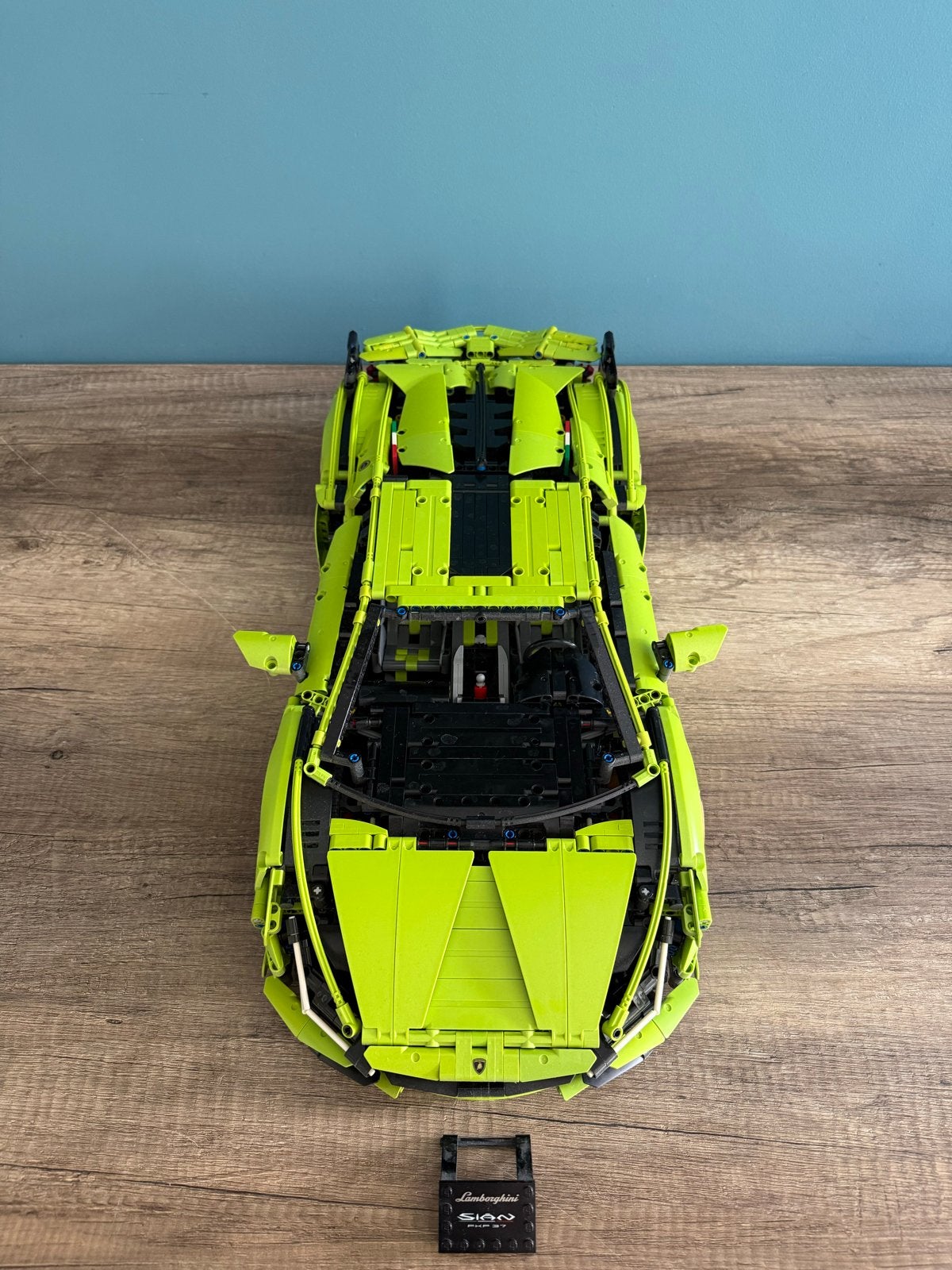 Foto 5 van Lego Technic Lamborghini Sián FKP 37 (42115) met doos