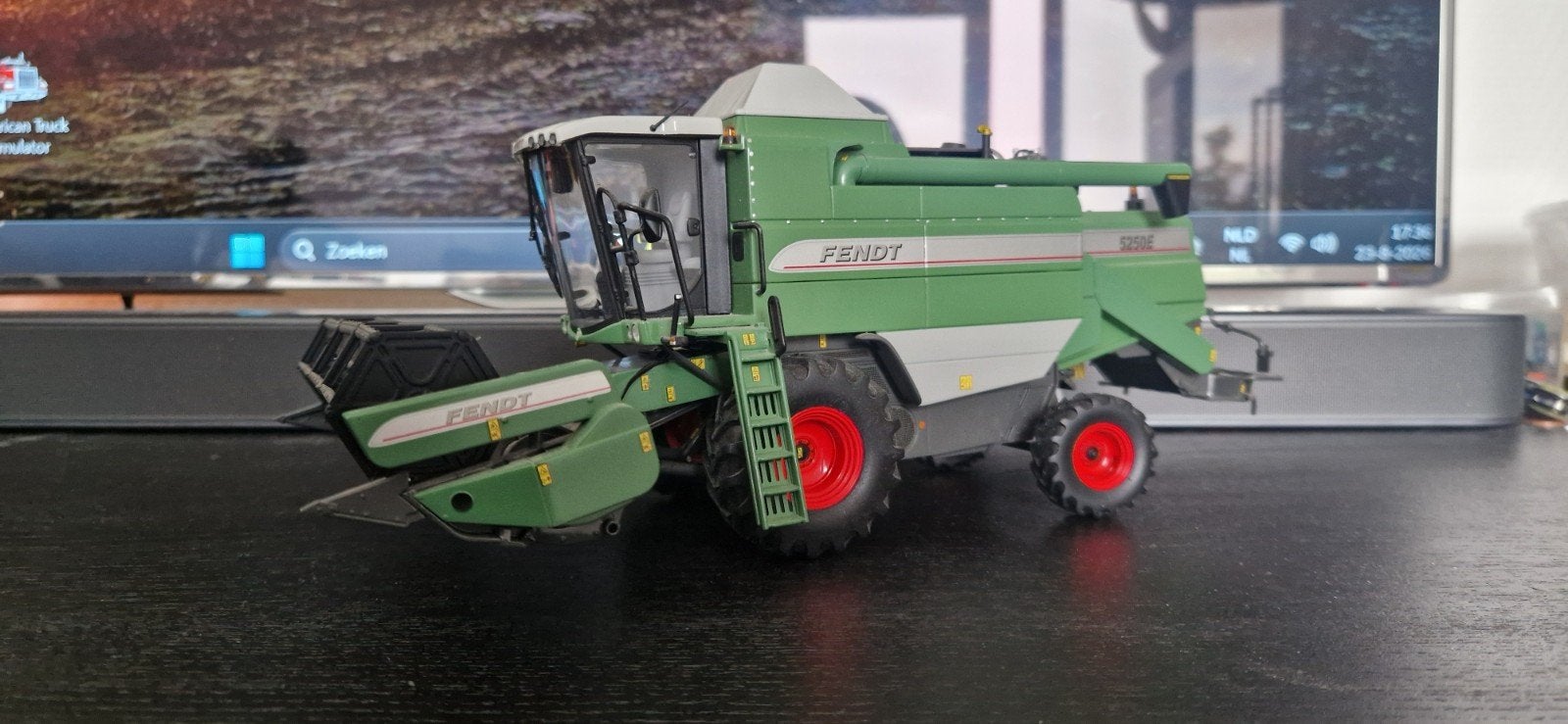 Fendt 5250E Universal Hobbies, Ophalen of Verzenden, Zo goed als nieuw, Tractor of Landbouw, Universal Hobbies