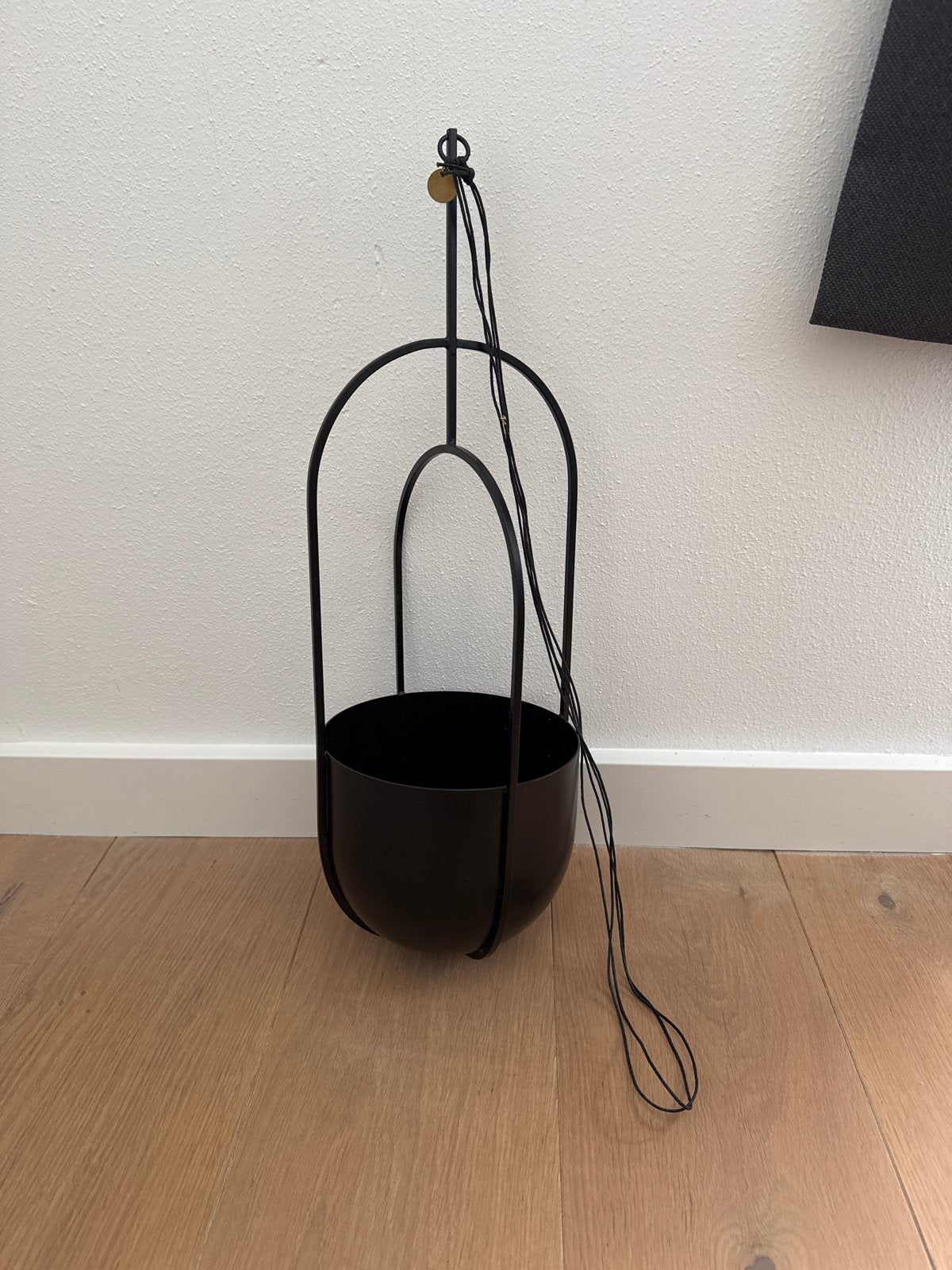 Zwarte metalen hangplantenbak van Ferm Living, Ophalen, Zwart, Zo goed als nieuw, Metaal