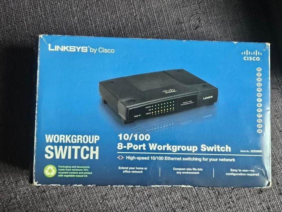 Linksys by Cisco 8-port switch, Computers en Software, Netwerk switches, Ophalen of Verzenden, Zo goed als nieuw
