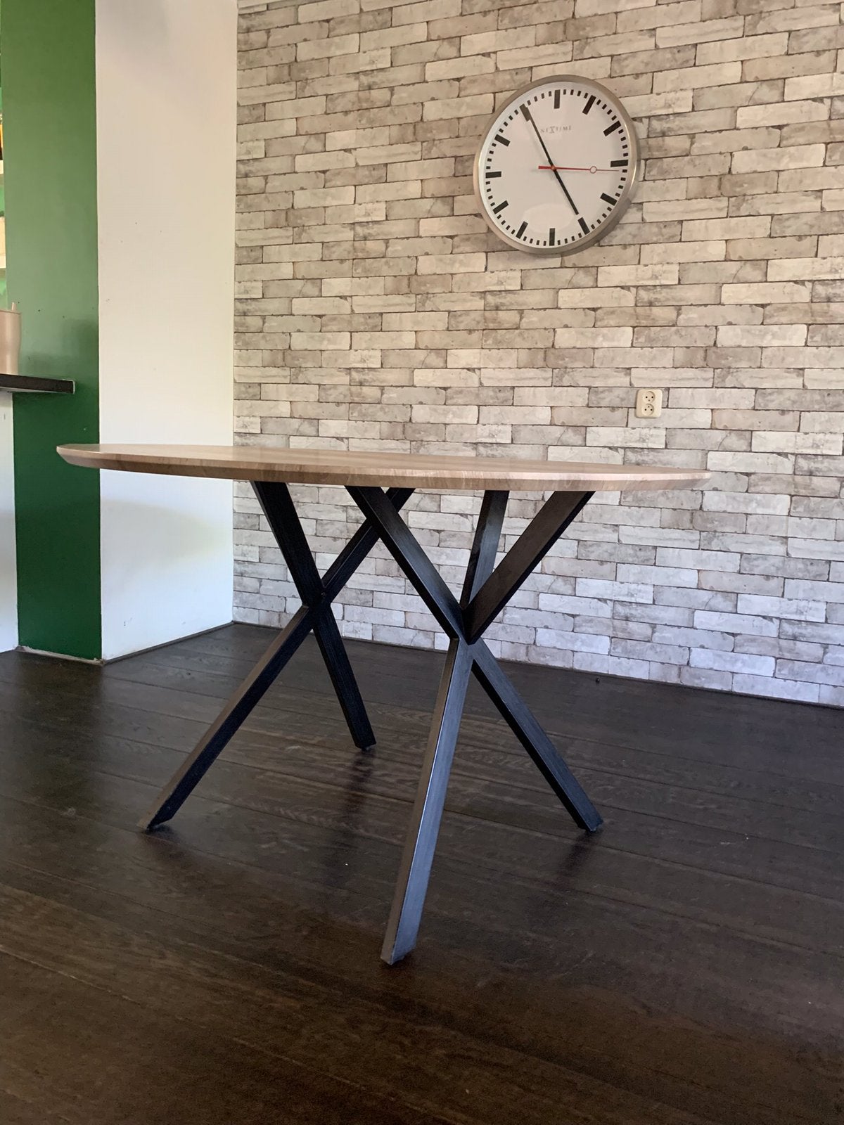 Ronde eettafel - 120 cm blad eikenlook, zwart onderstel, Huis en Inrichting, Tafels | Eettafels, Ophalen, Gebruikt, 50 tot 100 cm