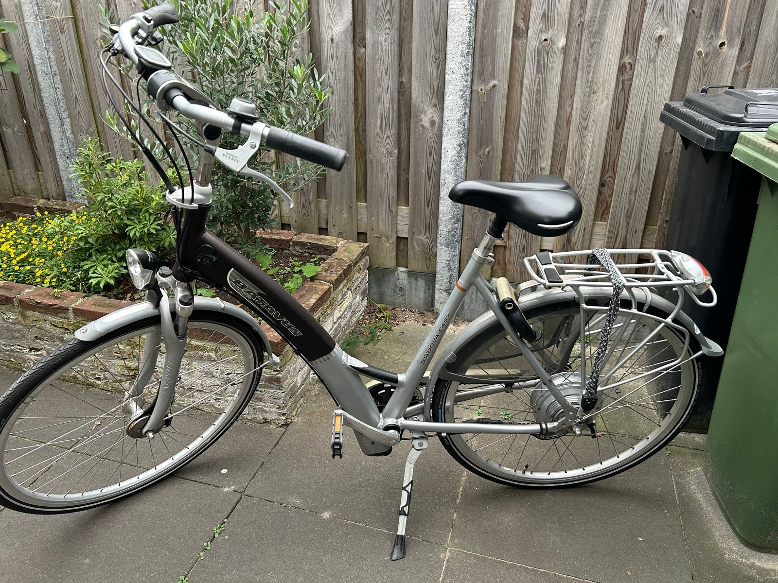 Batavus E-bike met oplader en mandje, Ophalen, Gebruikt, Batavus