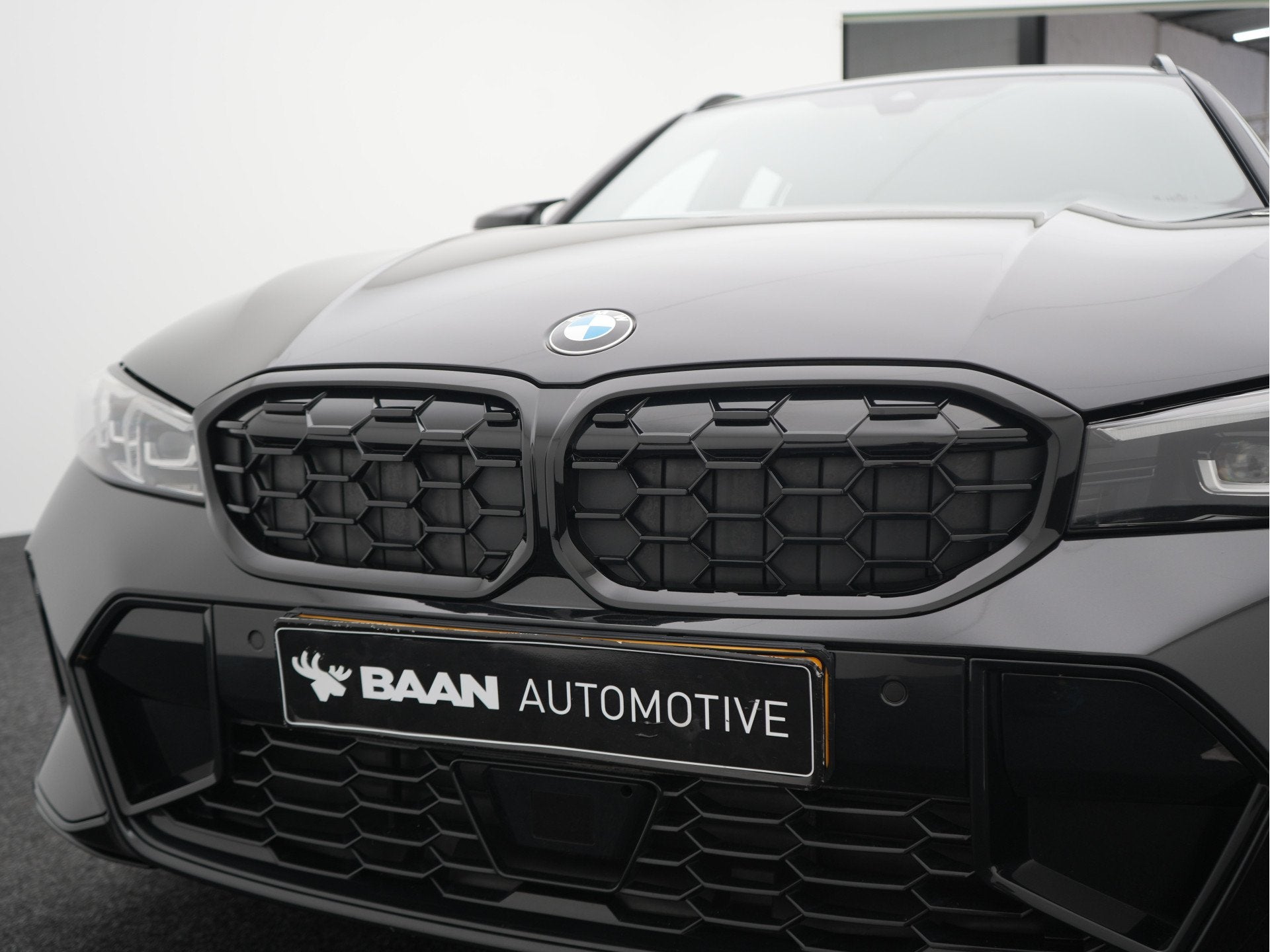 Foto 36 van BMW 3 Serie Touring 330i xDrive M-Sport | M-Performance Pack