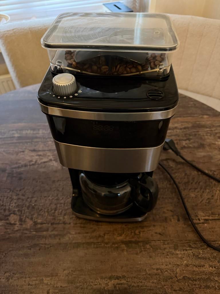 Koffiezetapparaat met ingebouwde bonenmaler, Witgoed en Apparatuur, Koffiezetapparaten, Koffiemachine, Zo goed als nieuw, 4 tot 10 kopjes