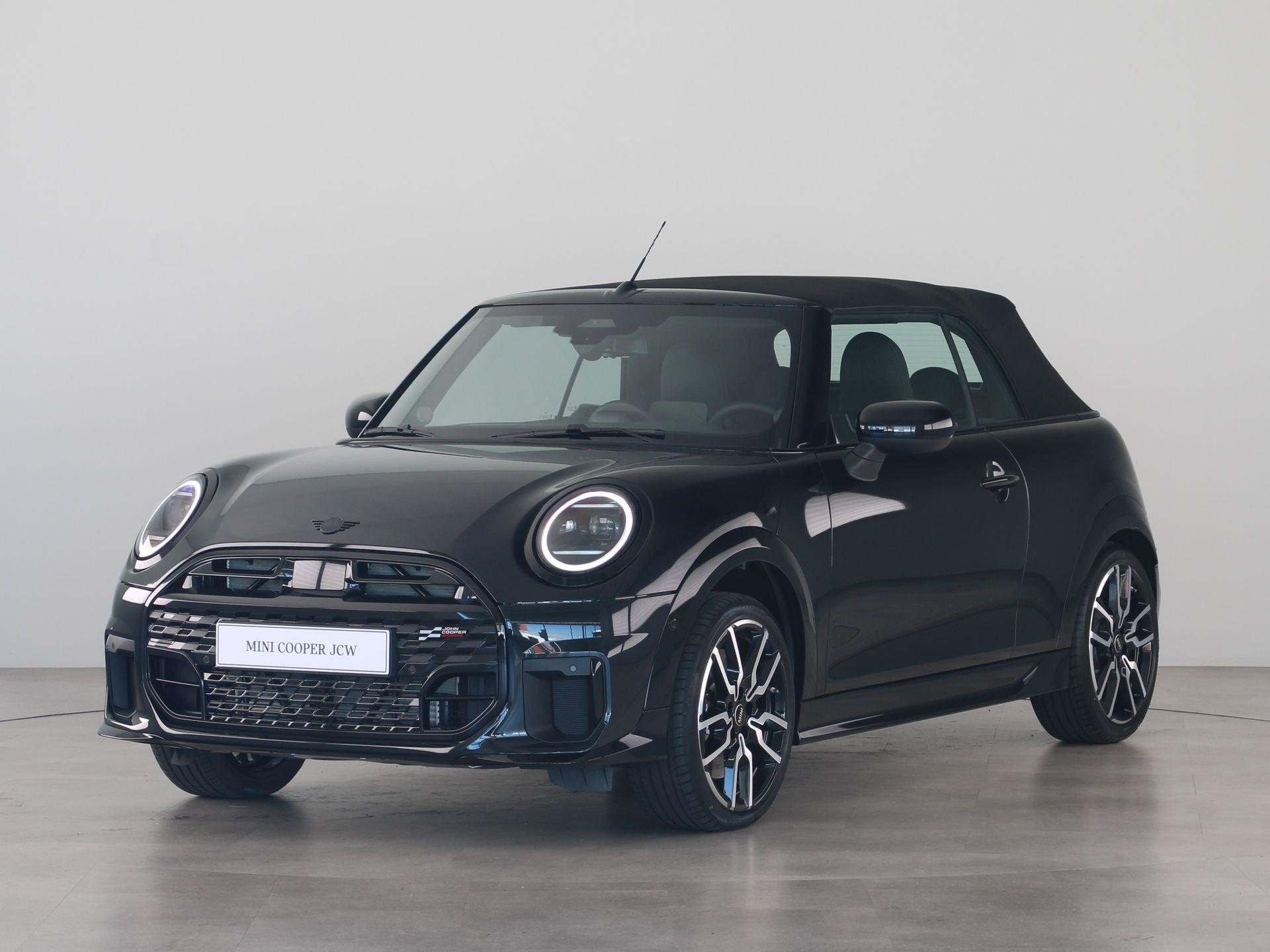 MINI Cabrio Cooper C John Cooper Works Pakket M PRIVATE LEAS, 1998 cc, 15 km/l, Zwart, Cabriolet
