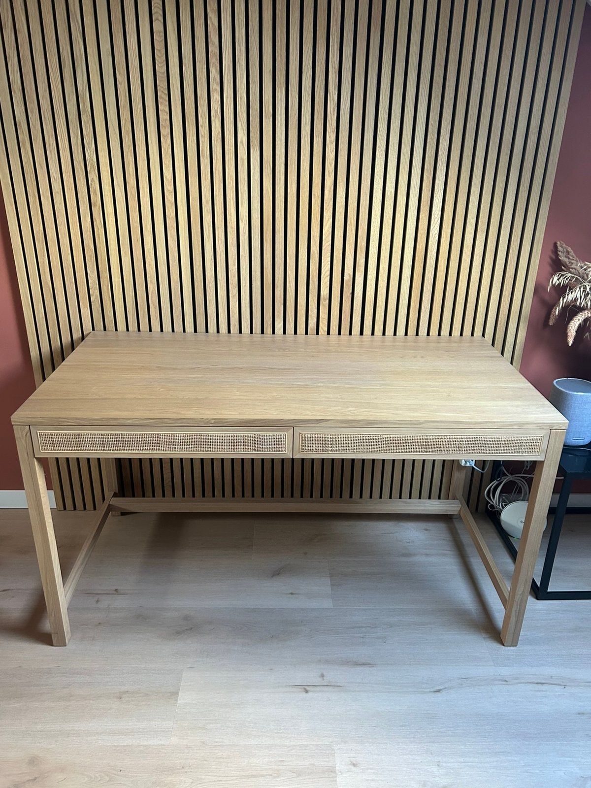 Bureau eikenhout met rotan details 140x70cm, Huis en Inrichting, Bureaus, Ophalen, Zo goed als nieuw, 70 cm, Computerbureau