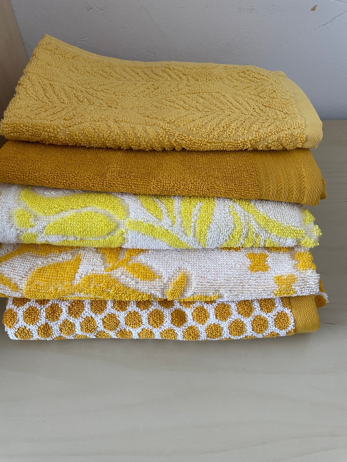 Vintage Gele bad Handdoeken Set - Diverse Patronen, Huis en Inrichting, Overige merken, Nieuw, Ophalen of Verzenden, Geel