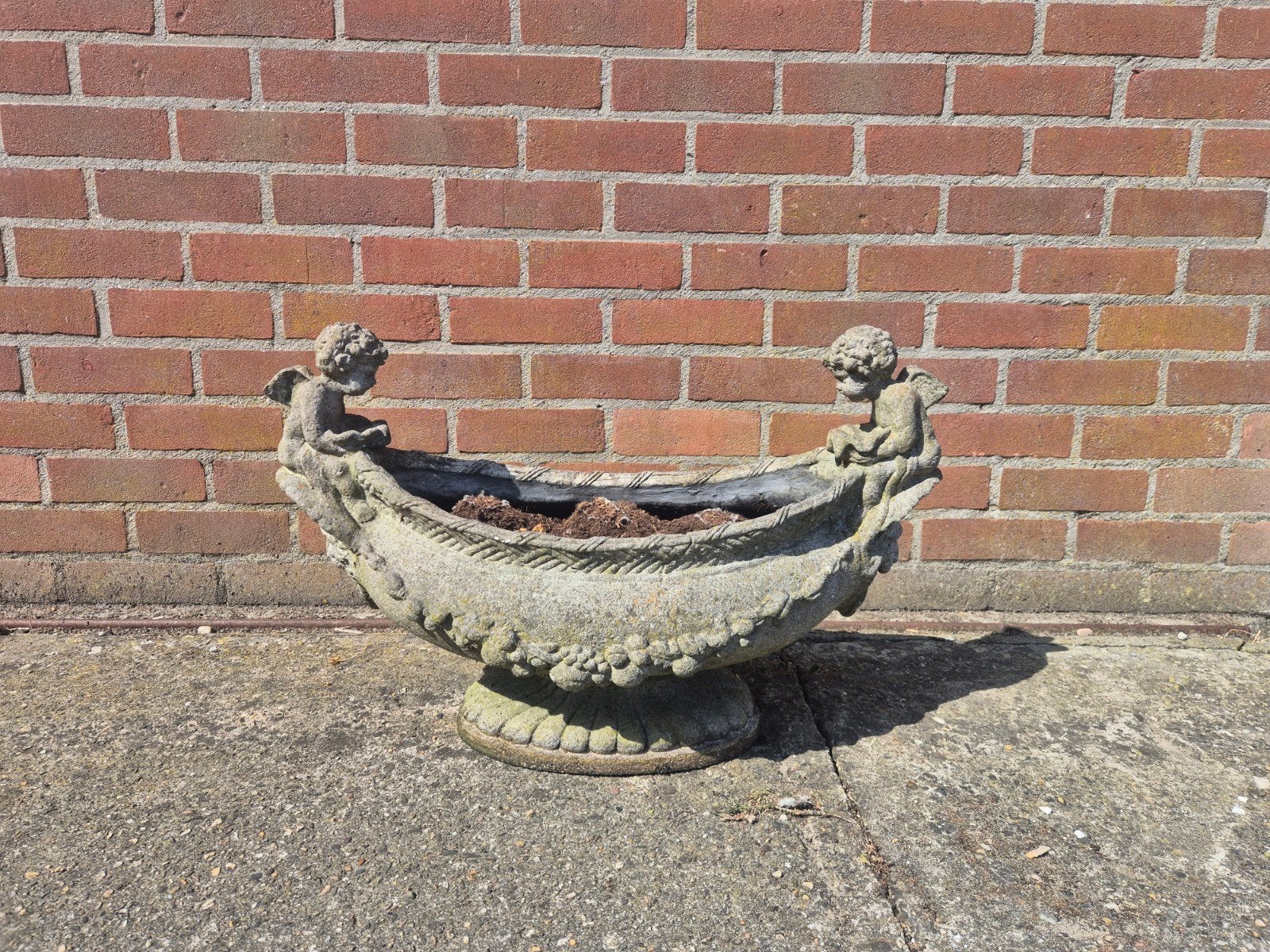 Kunstof bloempot met engelen beton look, Kunststof, Ophalen of Verzenden, Onbekend, Onbekend