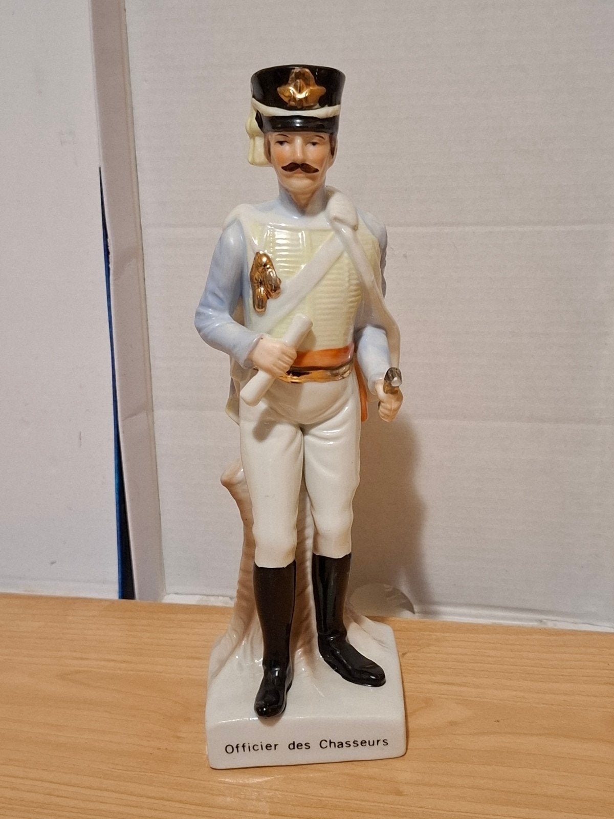 Vintage Porseleinen Beeldje Officier des Chasseurs, Ophalen of Verzenden